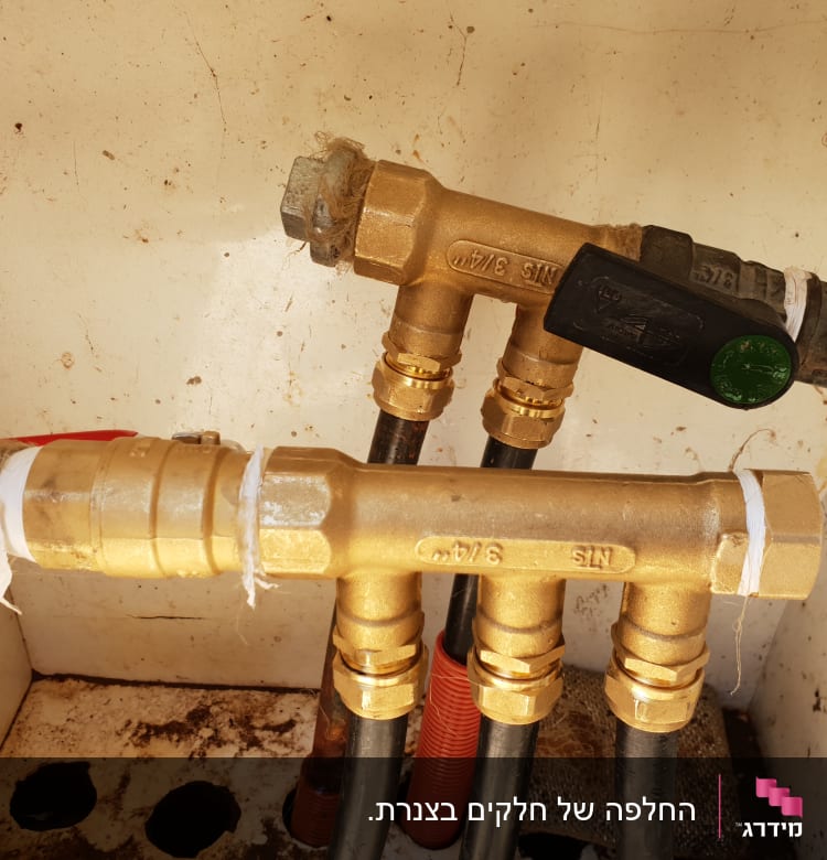 צינורות נחושת עם מחברים וידית ברז